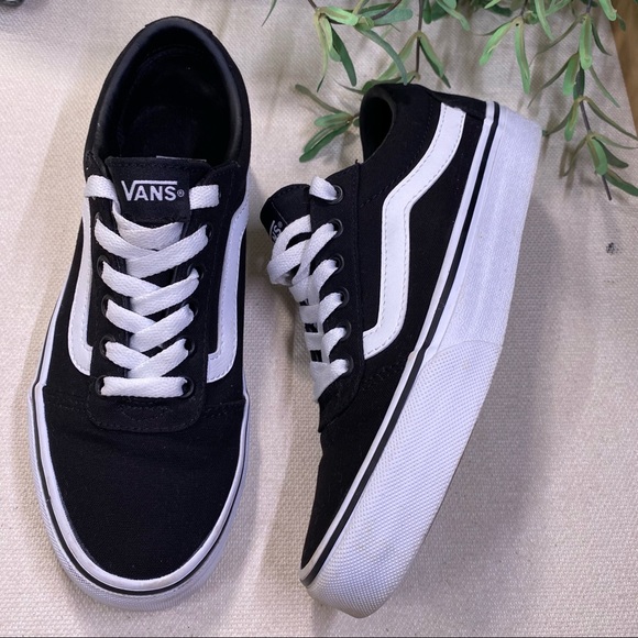 Vans Shoes - Vans Ward Sneaker Black 6.5 (Try on Wear Only)